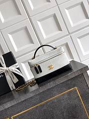Colestore Chanel Vanity with Chain   Suede Calfskin, Shiny Lambskin & Gold-Tone Metal  Grey & Black  17 x 19.5 x 5cm - 1