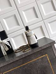 Colestore Chanel Vanity with Chain   Suede Calfskin, Shiny Lambskin & Gold-Tone Metal  Grey & Black  17 x 19.5 x 5cm - 4