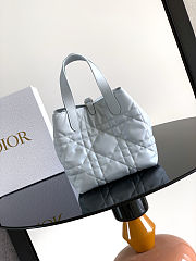 Colestore Dior Small Dior Toujours Vertical Tote Bag Ice Blue Macrocannage Calfskin 18.5 x 18.5 x 12 cm - 5