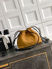 Colestore Chanel Clutch with Leather Strap   Suede Calfskin, Lambskin & Gold-Tone Metal  Beige & Black  17 x 22 x 8cm - 3