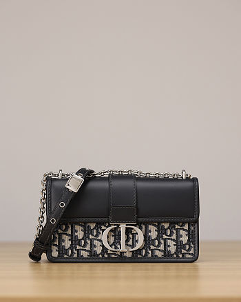 Colestore Dior 30 Montaigne East-West Bag with Chain Blue Dior Oblique Jacquard and Smooth Calfskin 21 x 12 x 6 cm