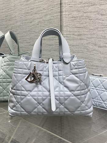 Colestore Dior Medium Dior Toujours Bag Ice Blue Macrocannage Calfskin  28.5 x 21.5 x 17 cm