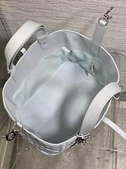 Colestore Dior Medium Dior Toujours Bag Ice Blue Macrocannage Calfskin  28.5 x 21.5 x 17 cm - 3
