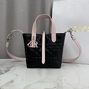 Colestore Dior Small Dior Toujours Vertical Tote Bag Rose Soupir and Black Macrocannage Calfskin 18.5x18.5x12cm - 1