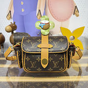 Colestore Louis Vuitton Cargo Wearable Wallet Monogram 23 x 14 x 10 cm - 1