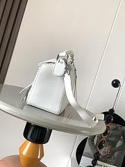 Colestore Loewe Small Puzzle bag with fringe in classic calfskin leather Soft White/ Light Ghost 24x16.5x10.5cm - 6