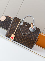 Colestore Louis Vuitton 57th Street NYC Speedy Bandoulière 30 Monogram Silver 30 x 21 x 17cm - 1