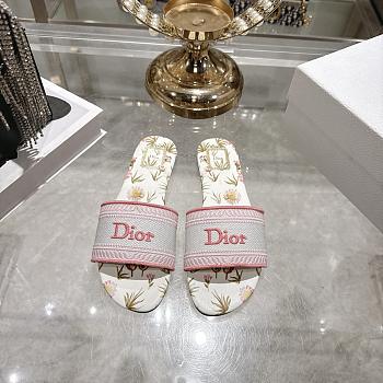 Colestore  Dior Dway Slide White and Songe Pink Embroidered Cotton and Multicolor Daisy Garden Motif