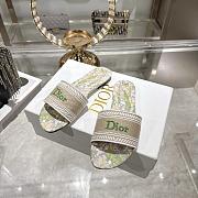 Colestore  Dior Dway Slide Natural-colored embroidered cotton fabric and color-blocked Lily of the Valley pattern - 5