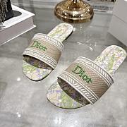 Colestore  Dior Dway Slide Natural-colored embroidered cotton fabric and color-blocked Lily of the Valley pattern - 4