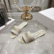 Colestore  Dior Dway Slide Natural-colored embroidered cotton fabric and color-blocked Lily of the Valley pattern - 3