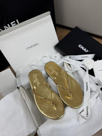 Colestore Chanel THONGS   Crackled Laminated Calfskin  Gold