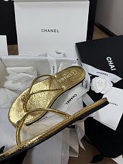 Colestore Chanel THONGS   Crackled Laminated Calfskin  Gold - 5