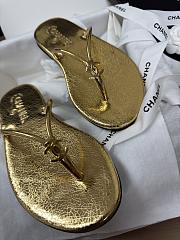 Colestore Chanel THONGS   Crackled Laminated Calfskin  Gold - 2