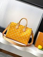 	 Colestore Louis Vuitton Speedy P9 Bandoulière 30 in Ostrich Yellow 32x22.5x18cm - 3