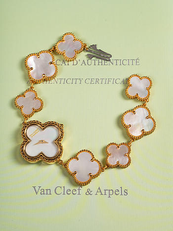 Colestore Van Cleef & Arpels Alhambra Small Model Watch