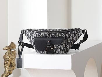 Colestore Dior Saddle Belt Bag Beige and Black Dior Oblique Jacquard with Black Grained Calfskin 39 x 17 x 10.5 cm