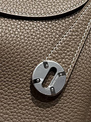 Colestore Hermes Lindy 26 bag in Etoupe Taurillon Clemence leather 26x18x14cm - 2