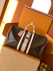 Colestore Louis Vuitton Keepall Bandoulière 55 Mon Monogram Light Pink, Light Green 55 x 31 x 26 cm - 1