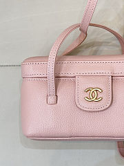 Colestore Chanel Long Vanity with Leather Strap   Grained Shiny Calfskin & Gold-Tone Metal Light Pink  9.5 x 17 x 8cm - 4
