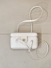 Colestore Chanel Long Vanity with Leather Strap   Grained Shiny Calfskin & Gold-Tone Metal White  9.5 x 17 x 8cm - 6