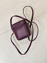 Colestore Chanel Long Vanity with Leather Strap   Grained Shiny Calfskin & Gold-Tone Metal Burgundy  9.5 x 17 x 8cm - 4