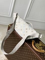 Colestore  Louis Vuitton Rush Bumbag Monogram Shadow Ecru White 30 x 15 x 8 cm - 4