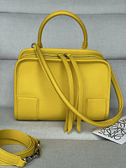 Colestore  Loewe Small Amazona 180 bag in soft calfskin Daisy Yellow 24.5 x 18.5 x 10 cm - 1