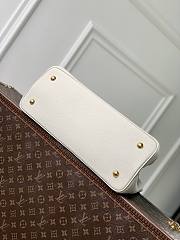 Colestore Louis Vuitton Capucines MM Taurillon Leather Light Grey 37.5 x 15.5 x 24cm - 2