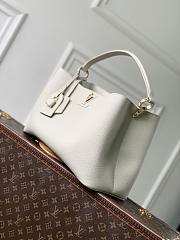Colestore Louis Vuitton Capucines MM Taurillon Leather Light Grey 37.5 x 15.5 x 24cm - 6