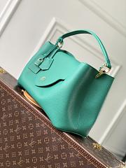 Colestore Louis Vuitton Capucines MM Taurillon Leather Vert d'Eau 37.5 x 15.5 x 24cm - 5