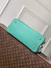 Colestore Louis Vuitton Capucines MM Taurillon Leather Vert d'Eau 37.5 x 15.5 x 24cm - 2