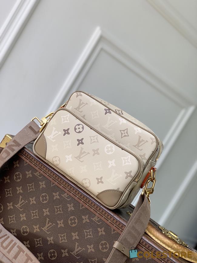Colestore  Louis Vuitton Nil Monogram Sand Beige 25 x 17.5 x 11 cm - 1