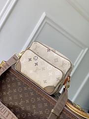 Colestore  Louis Vuitton Nil Monogram Sand Beige 25 x 17.5 x 11 cm - 1