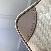 Colestore  Louis Vuitton Nil Monogram Sand Beige 25 x 17.5 x 11 cm - 5