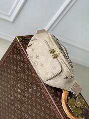 Colestore  Louis Vuitton Rush Bumbag Monogram Sand Beige 30 x 15 x 8 cm - 1