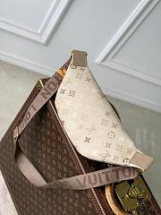 Colestore  Louis Vuitton Rush Bumbag Monogram Sand Beige 30 x 15 x 8 cm - 3