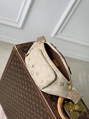 Colestore  Louis Vuitton Rush Bumbag Monogram Sand Beige 30 x 15 x 8 cm - 2