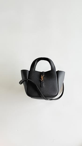 Colestore YSL  Saint Laurent LE 5 À 7 BABY BEA in grained leather in Black 18x16x13cm (28cm)