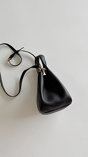 Colestore YSL  Saint Laurent LE 5 À 7 BABY BEA in grained leather in Black 18x16x13cm (28cm) - 5