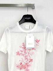 Colestore Dior Dioriviera Embroidered Short-Sleeved Sweater White Virgin Wool and Silk Knit with Pink Toile de Jouy Floral Garden Motif - 6