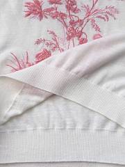 Colestore Dior Dioriviera Embroidered Short-Sleeved Sweater White Virgin Wool and Silk Knit with Pink Toile de Jouy Floral Garden Motif - 5