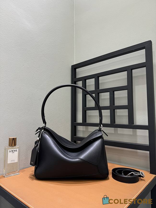 Colestore  Loewe Medium Puzzle Featherlight bag in nappa lambskin Black  29 x 19 x 14cm - 1