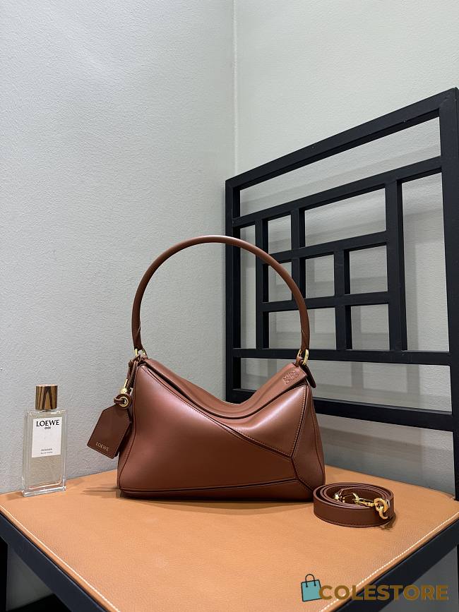 Colestore  Loewe Medium Puzzle Featherlight bag in nappa lambskin Pecan 29 x 19 x 14cm - 1