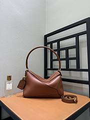 Colestore  Loewe Medium Puzzle Featherlight bag in nappa lambskin Pecan 29 x 19 x 14cm - 1