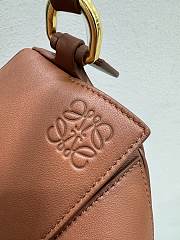 Colestore  Loewe Medium Puzzle Featherlight bag in nappa lambskin Pecan 29 x 19 x 14cm - 6