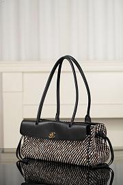 Colestore Chanel Small Urban Essential East West Shopping Bag 30.5x15x11.5cm - 3