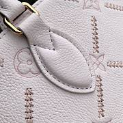 Colestore  Louis Vuitton Onthego PM Monogram Empreinte Leather Light Bliss Couture 25 x 19 x 11.5 cm - 3