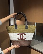 Colestore THE CHANEL COCO BEACH 2026 COLLECTION   MAXI SHOPPING BAG   Braided raffia & calfskin  Khaki, white & brown - 1