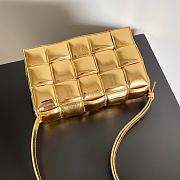 Colestore Bottega Veneta Mirror Lambskin Maxi Intreccio Padded Cassette Crossbody Bag in Gold 26x18x8cm - 2